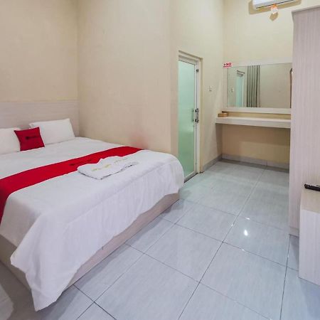 Hotel Reddoorz Near Pantai Pancer Door Pacitan Exteriér fotografie