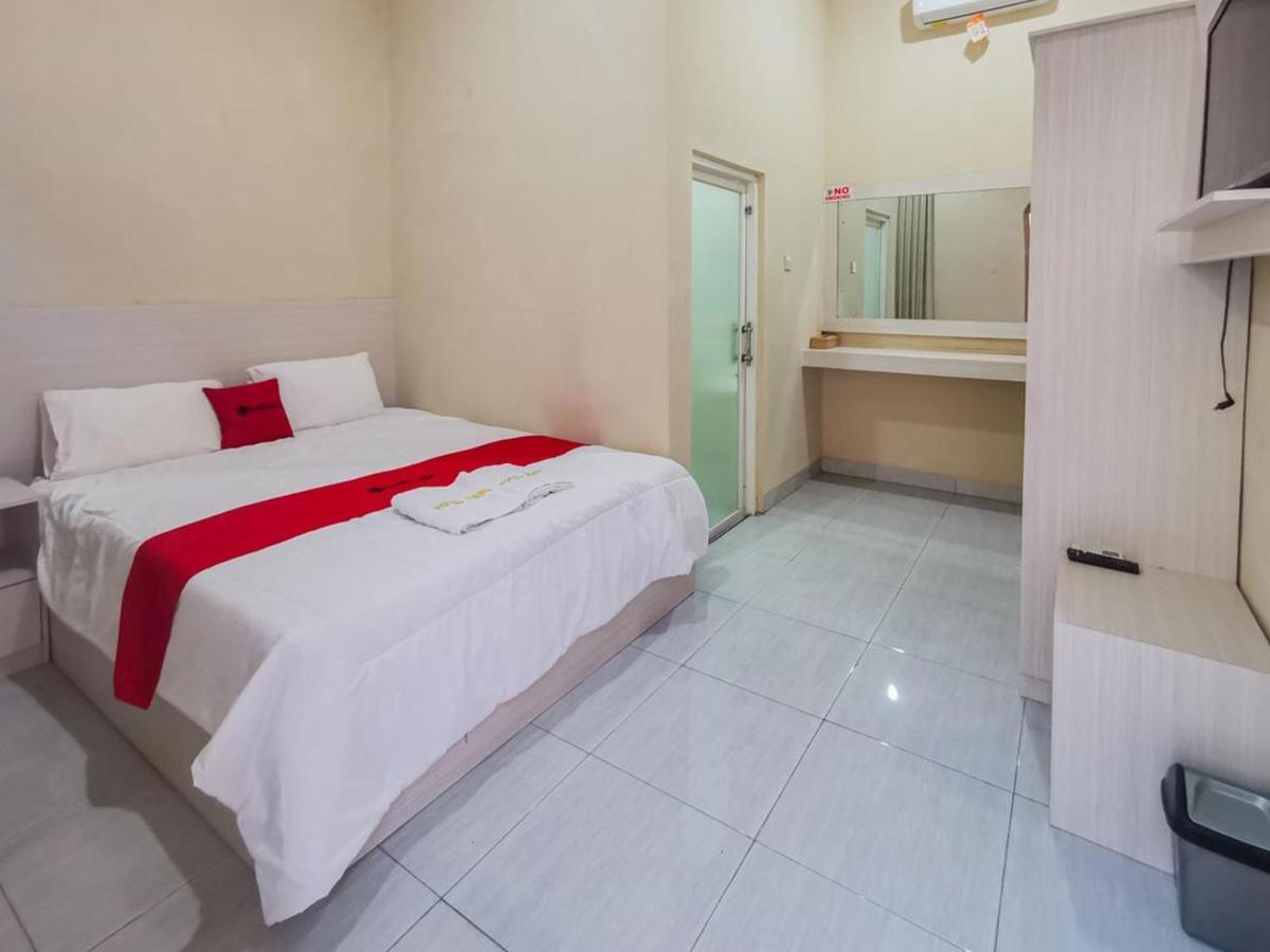Hotel Reddoorz Near Pantai Pancer Door Pacitan Exteriér fotografie