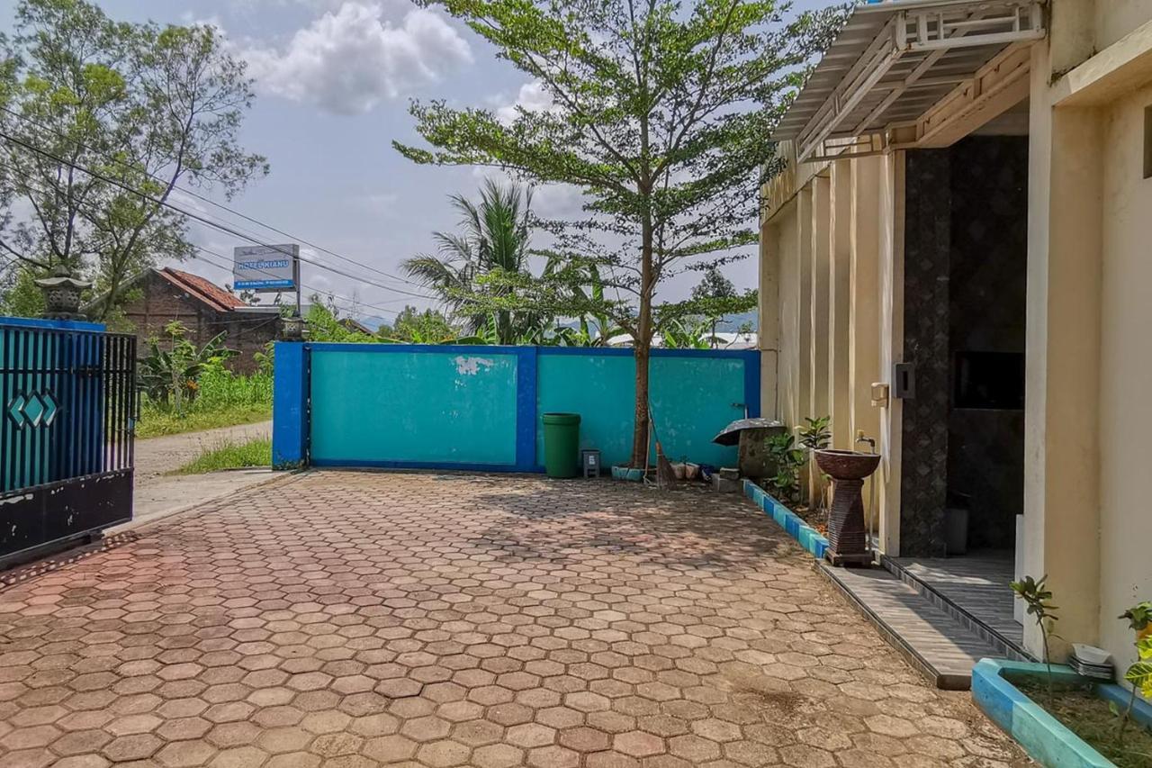 Hotel Reddoorz Near Pantai Pancer Door Pacitan Exteriér fotografie