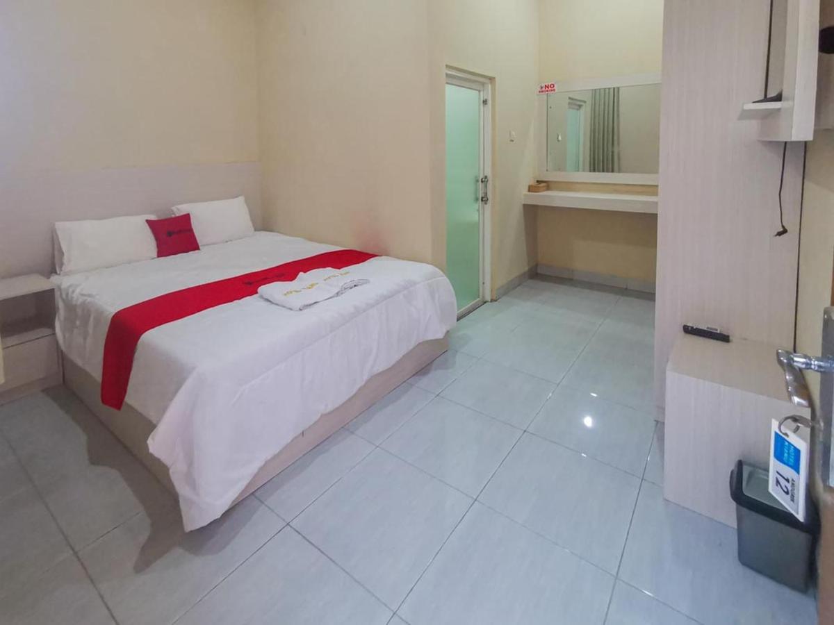 Hotel Reddoorz Near Pantai Pancer Door Pacitan Exteriér fotografie